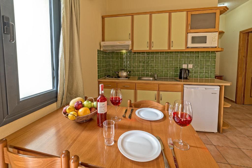Blue Aegean Hotel & Suites Goúves Eksteriør bilde